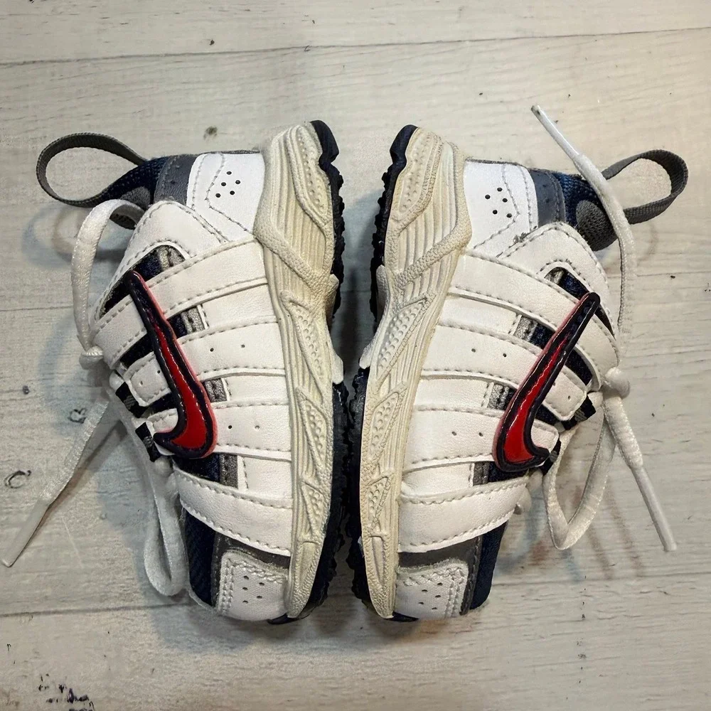 Nike baby Boys 2009 Nike Advantage Runner‎ shoes Size 2c